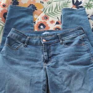 EUC Old Navy Women's Super Skinny Jeans - 2